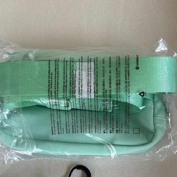 Lululemon Green Belt Bag and Green Free People Pouch bundle NWT - Picture 3 of 6